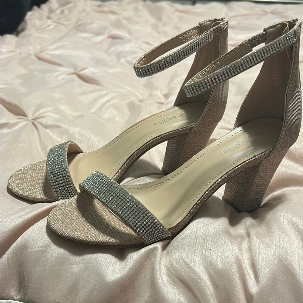 TOP Moda Glittery Gold Block Heels - Picture 5 of 5